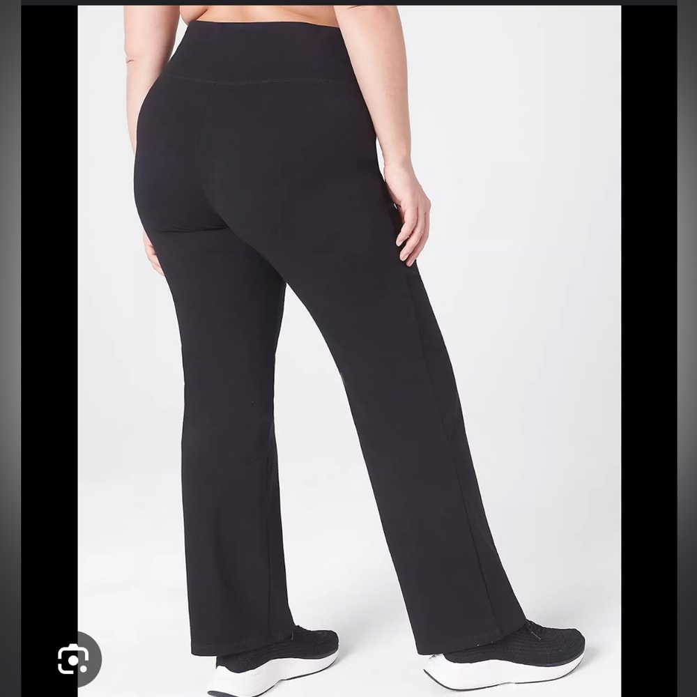 Livi | High Rise Signature Stretch Yoga Pants - Picture 2 of 5